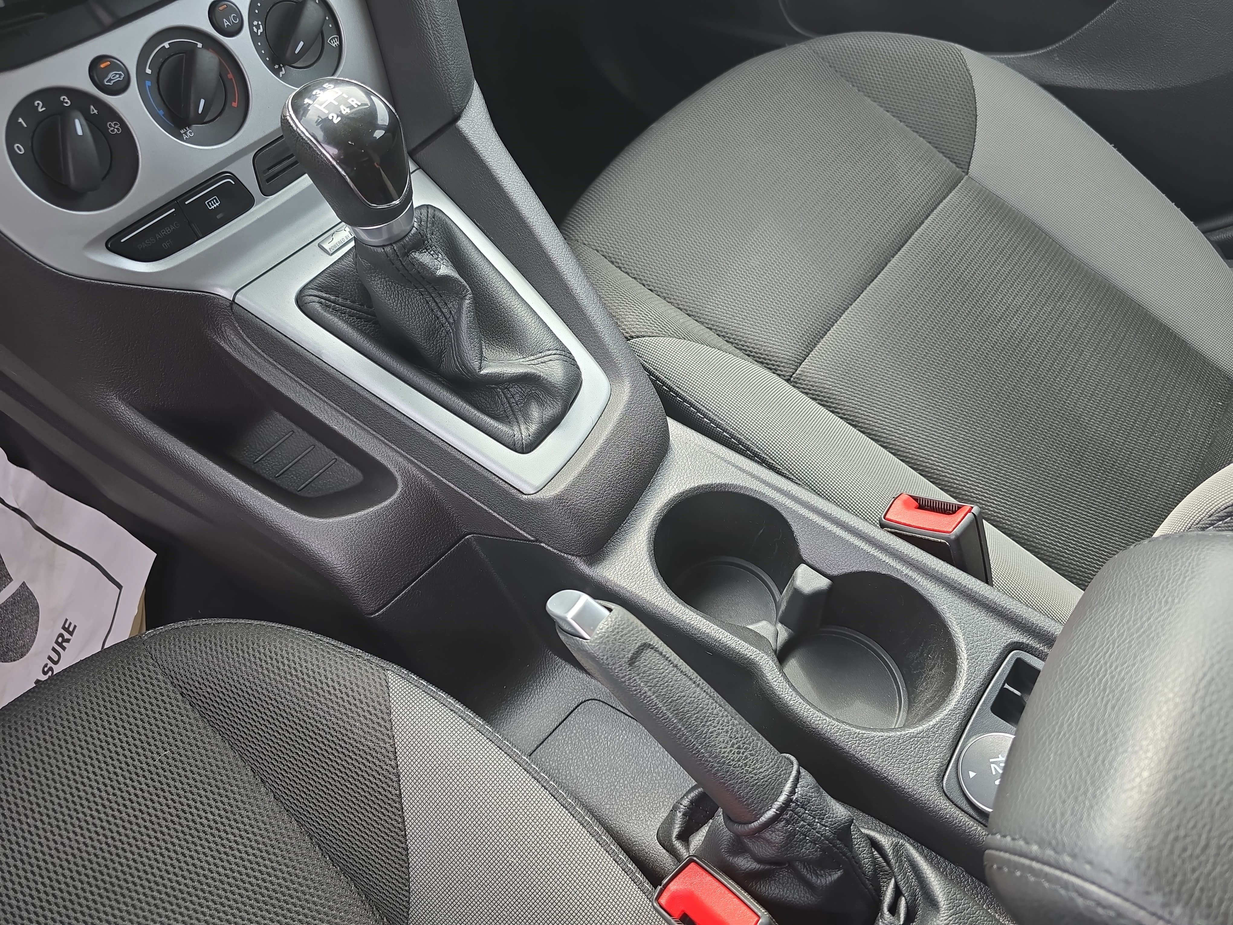Used 2014 Ford Focus SE FWD image 22