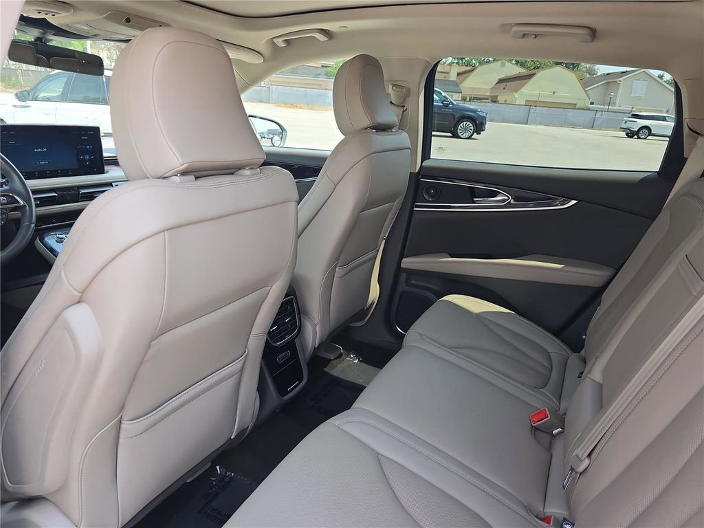 Used 2021 Lincoln Nautilus Reserve w/ Equipment Group 201A image 13