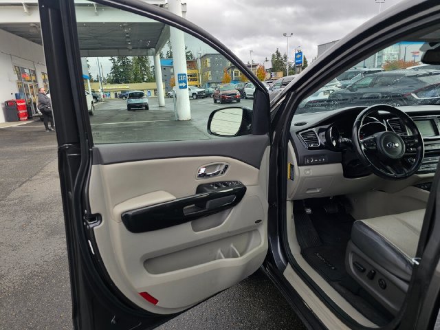Used 2018 Kia Sedona SX FWD image 18