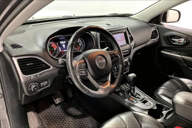 Used 2019 Jeep Cherokee Latitude Plus w/ Cold Weather Group AWD/4WD image 22