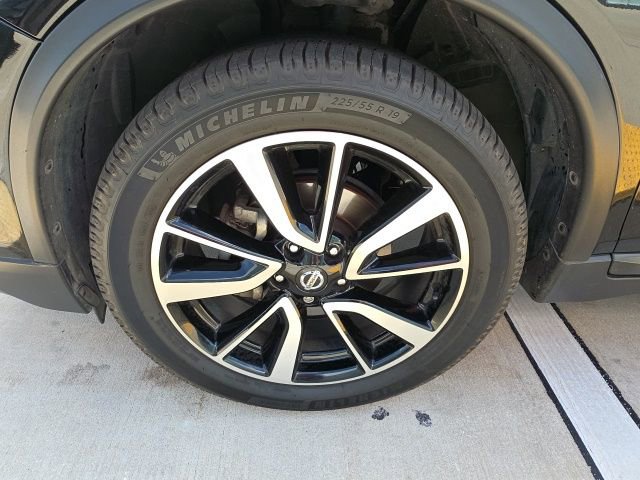 Used 2019 Nissan Rogue SL w/ Premium Package image 10