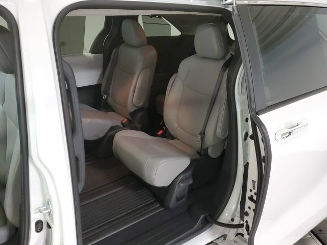 Used 2026 Toyota Sienna XLE AWD/4WD image 21