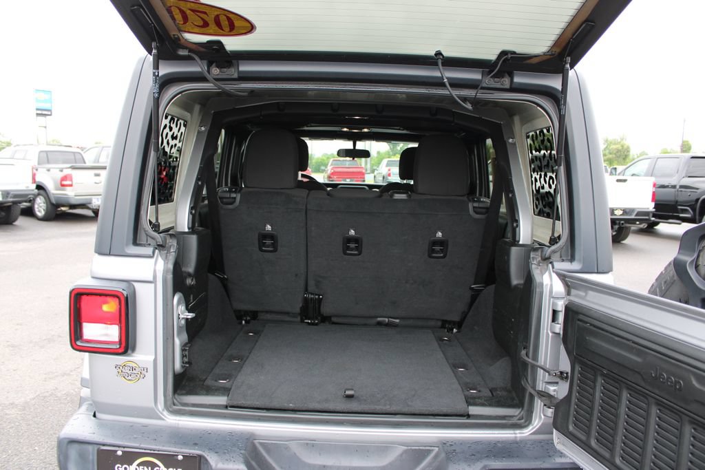 Used 2020 Jeep Wrangler Unlimited Sahara AWD/4WD image 14