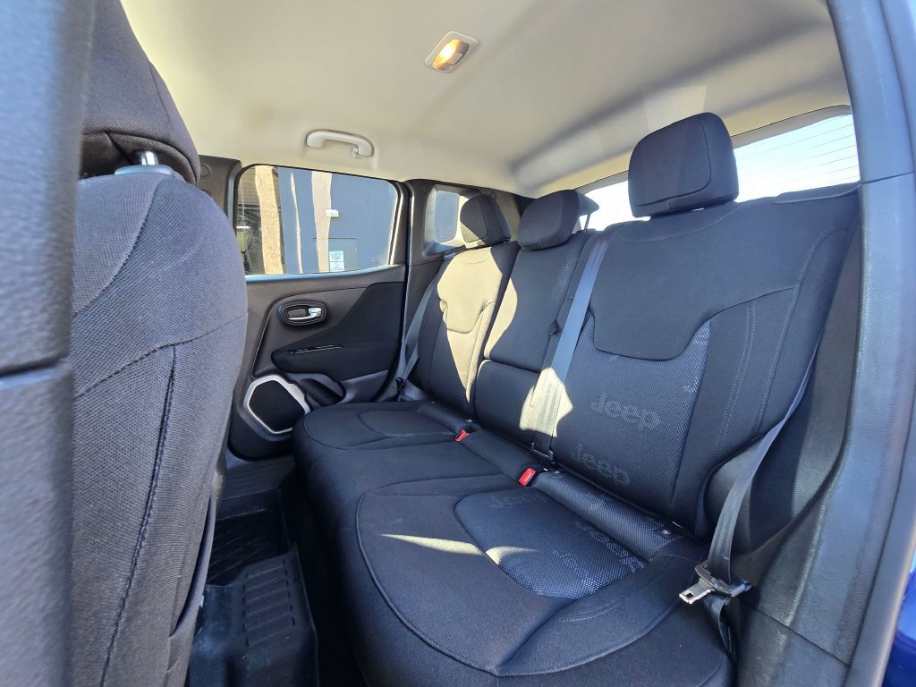 Used 2017 Jeep Renegade Latitude w/ Safety & Security Group AWD/4WD image 16