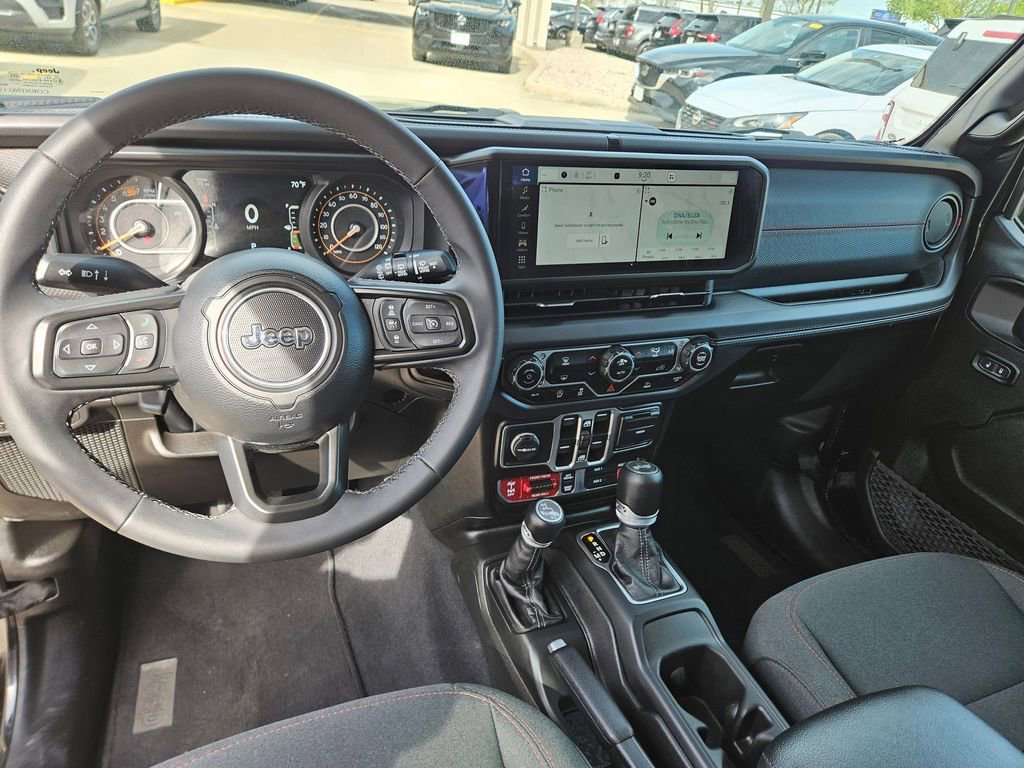 Used 2025 Jeep Wrangler Unlimited Rubicon AWD/4WD image 16