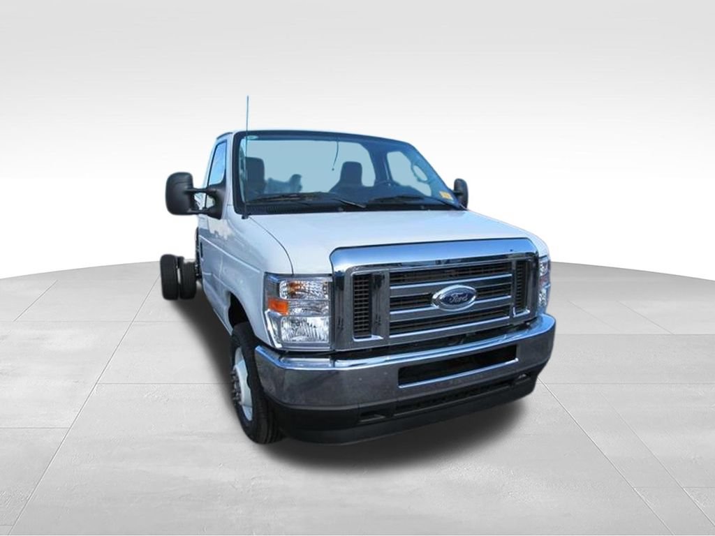 New 2024 Ford E-450 and Econoline 450 Super Duty w/ Power Windows & Locks Group RWD image 3