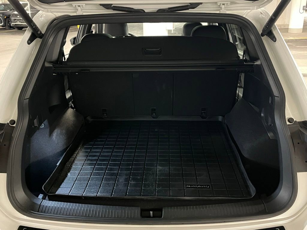 Certified 2022 Volkswagen Tiguan SE R-Line image 38