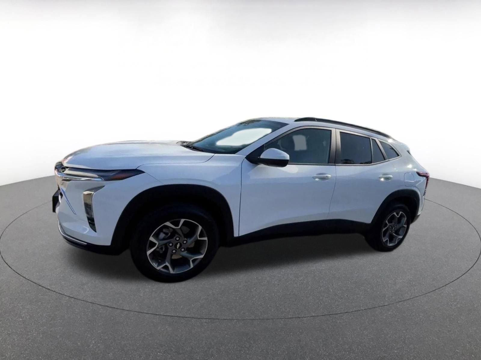 Used 2025 Chevrolet Trax LT w/ LT Convenience Package image 8