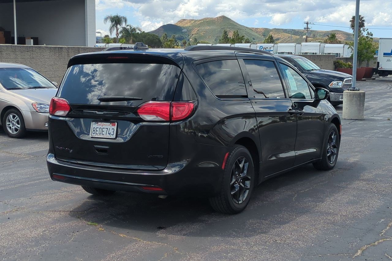 Used 2018 Chrysler Pacifica Limited image 6