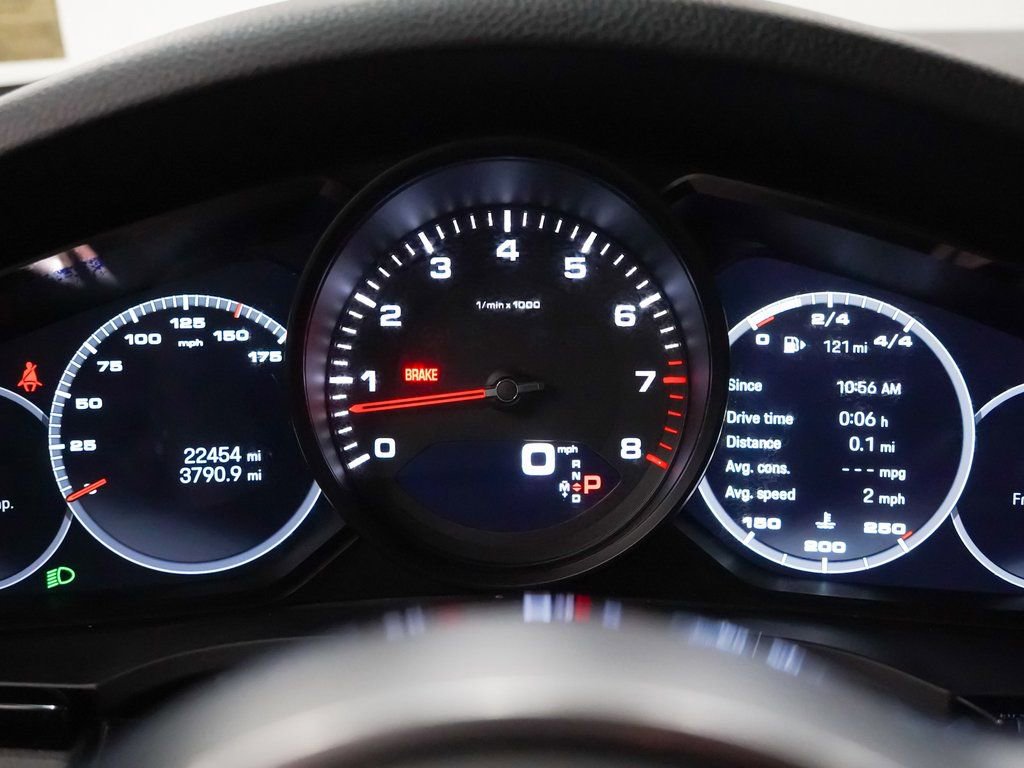 Certified 2023 Porsche Cayenne Platinum Edition image 26