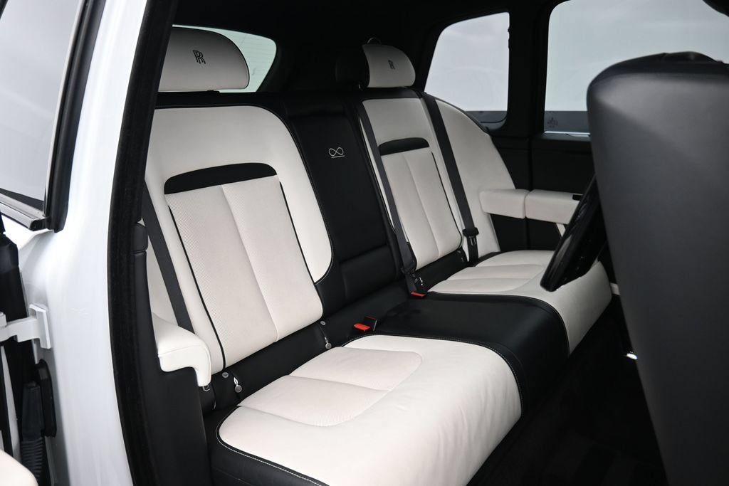 Used 2021 Rolls-Royce Cullinan Black Badge AWD/4WD image 29