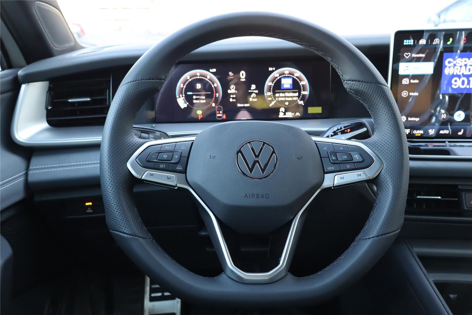 New 2026 Volkswagen Tiguan SE R-Line AWD/4WD image 14