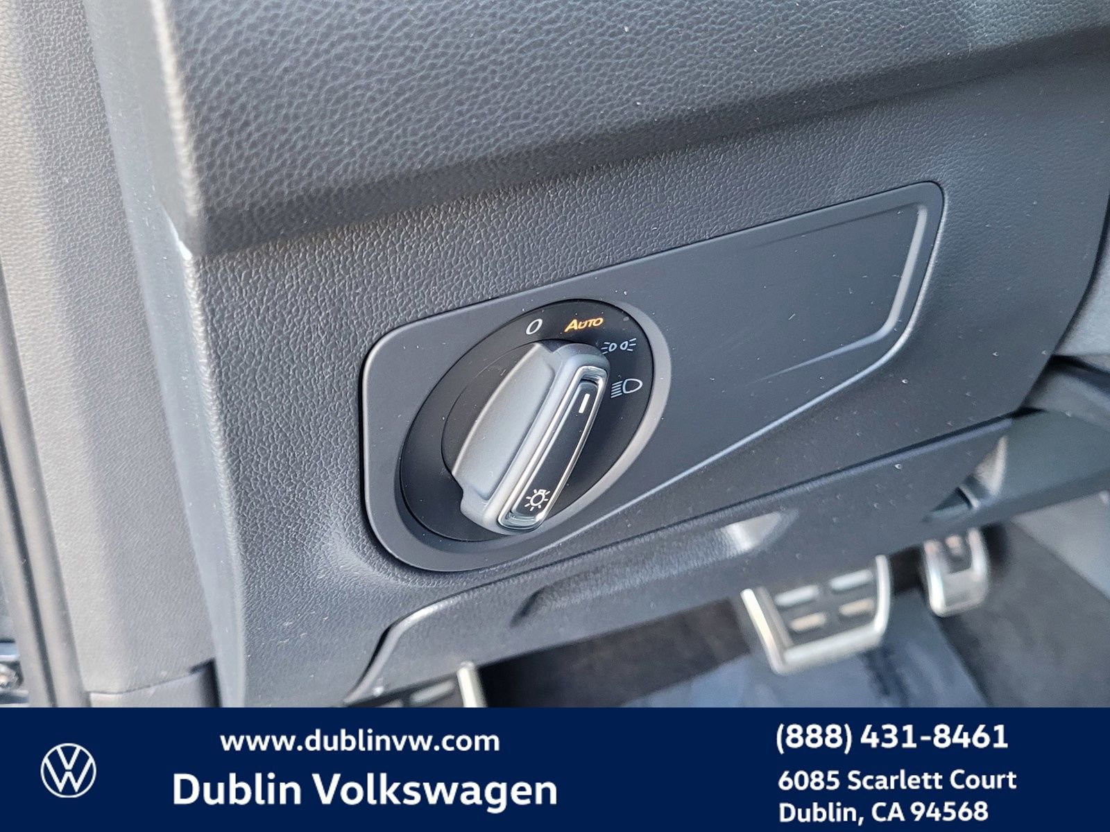 Used 2023 Volkswagen Tiguan SE R-Line image 20