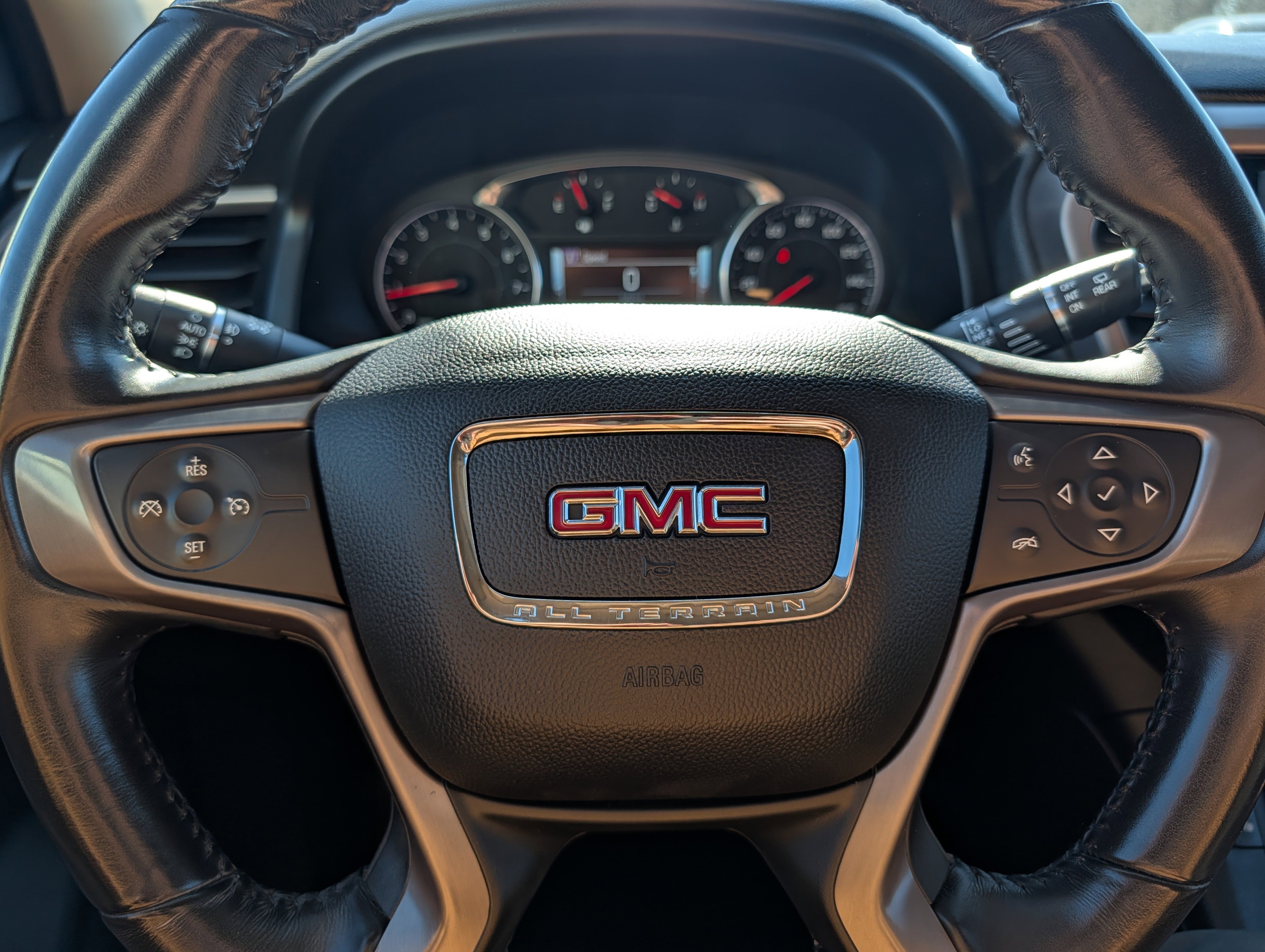 Used 2018 GMC Acadia SLT image 25