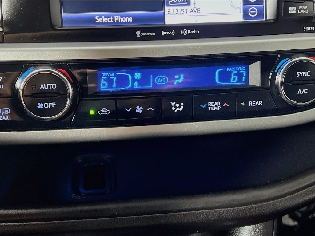 Used 2018 Toyota Highlander SE w/ Carpet Mat Package (TMS) AWD/4WD image 23