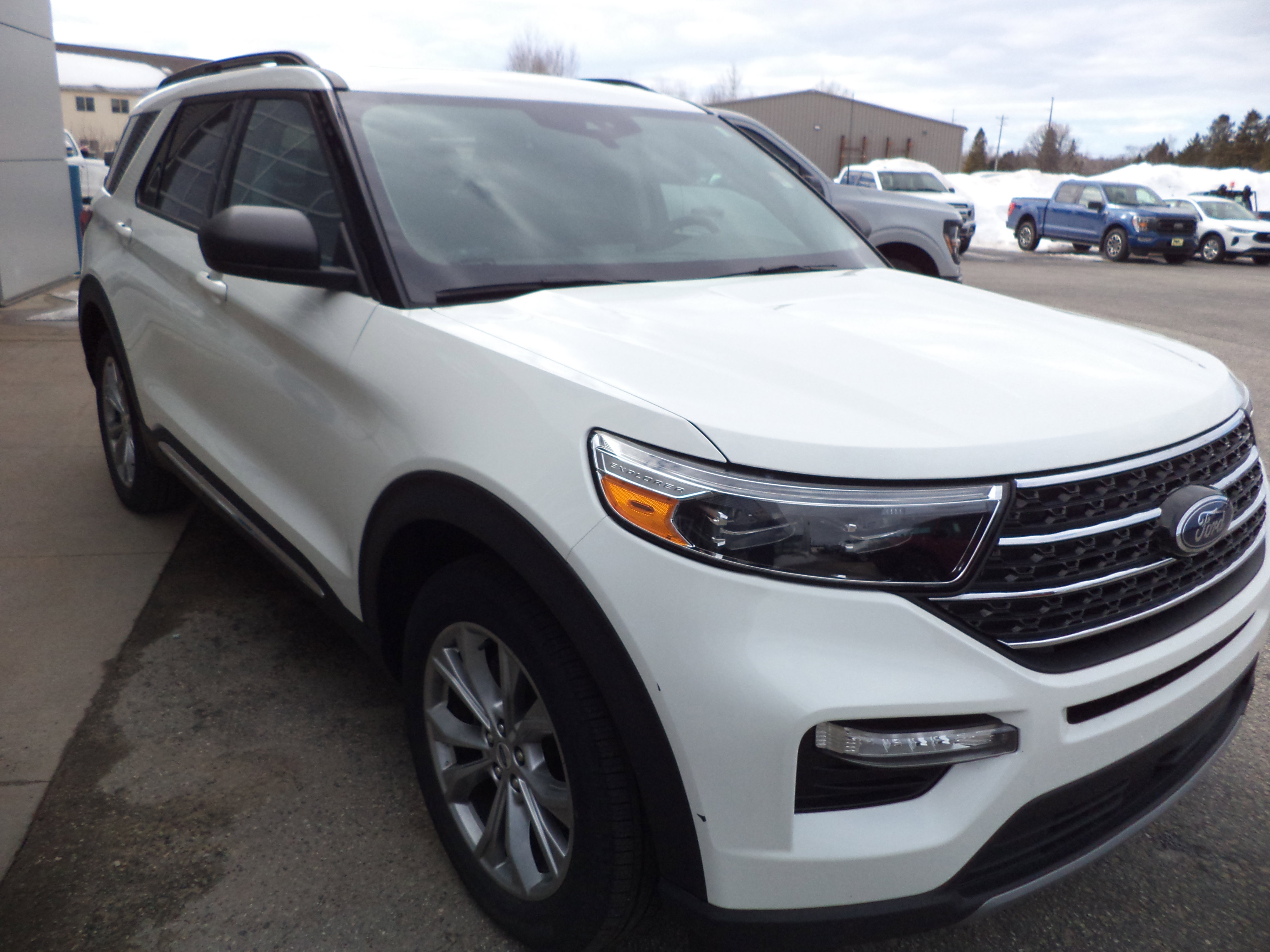 Used 2023 Ford Explorer XLT w/ Equipment Group 202A image 9