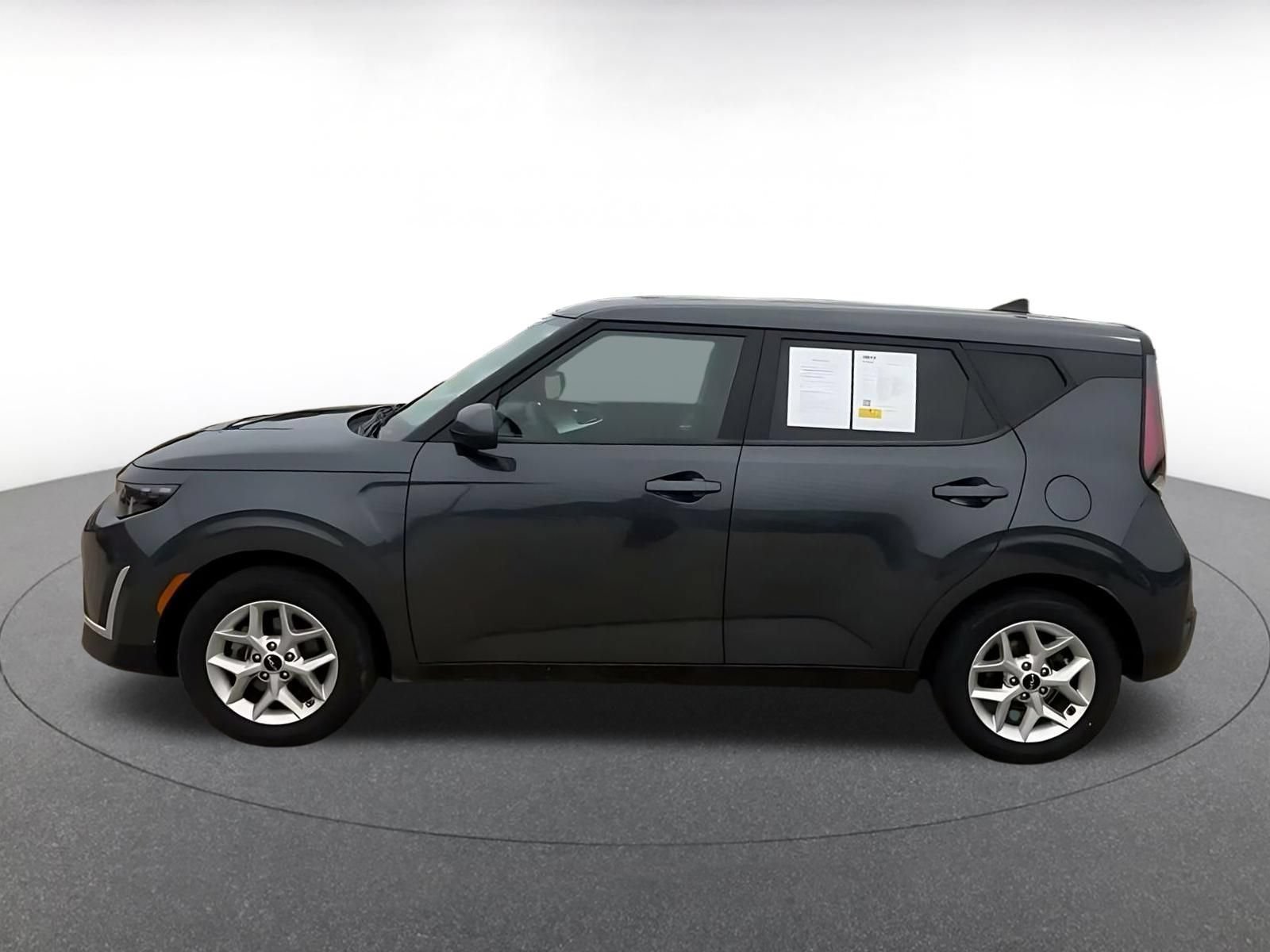 Used 2025 Kia Soul LX w/ LX Technology Package FWD image 8