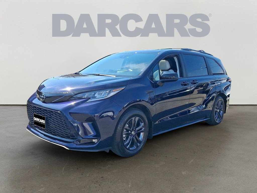 Used 2026 Toyota Sienna XSE image 3