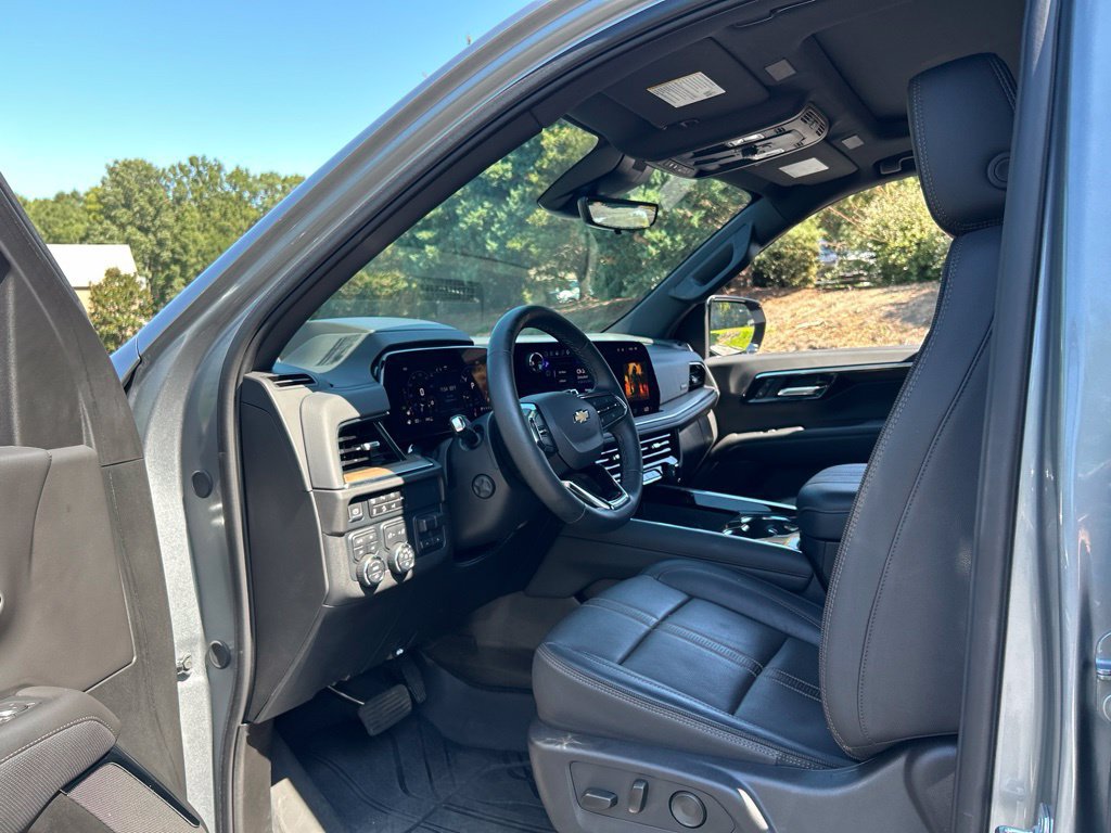 Used 2025 Chevrolet Tahoe High Country AWD/4WD image 45