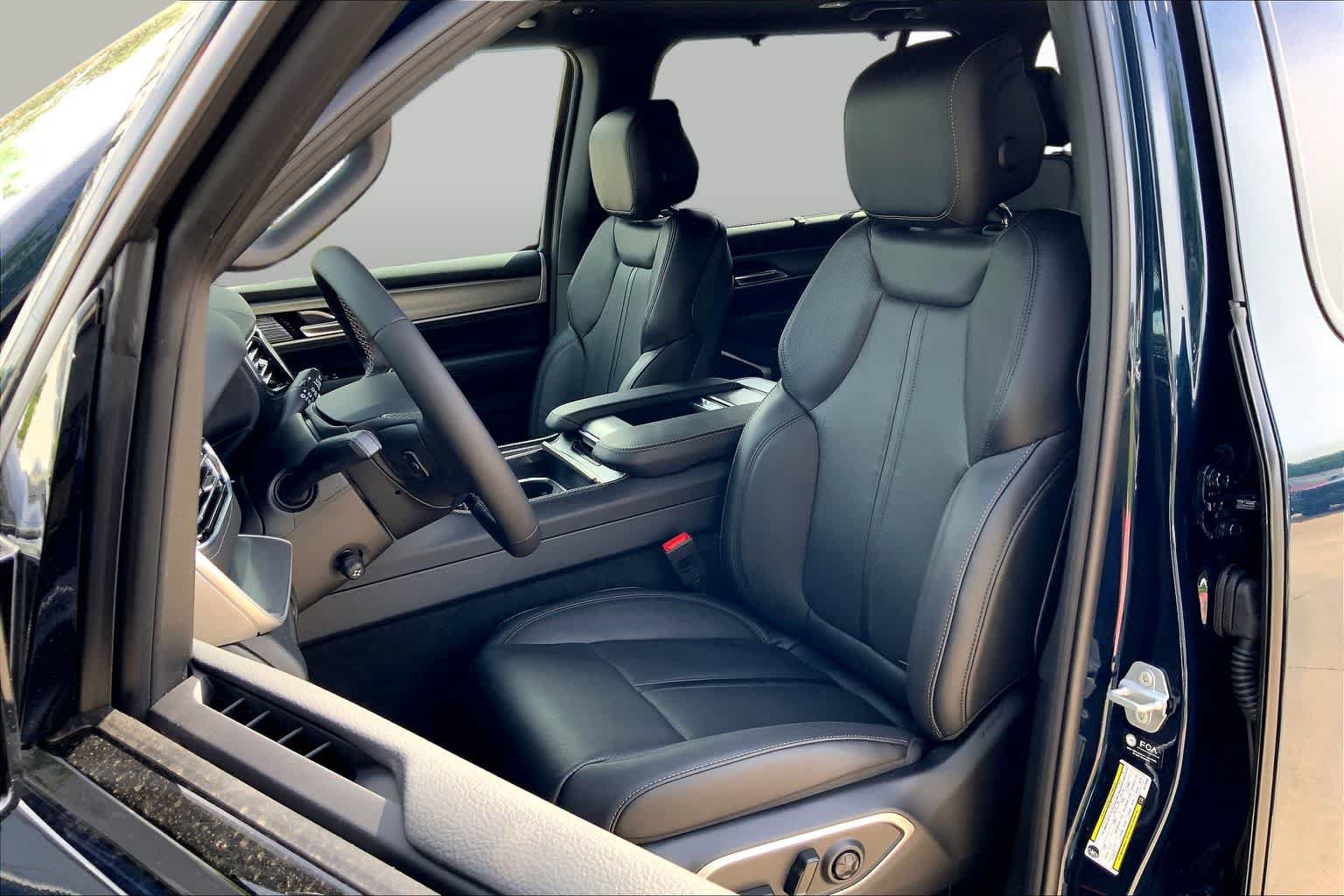 New 2026 Jeep Grand Wagoneer Limited AWD/4WD image 9