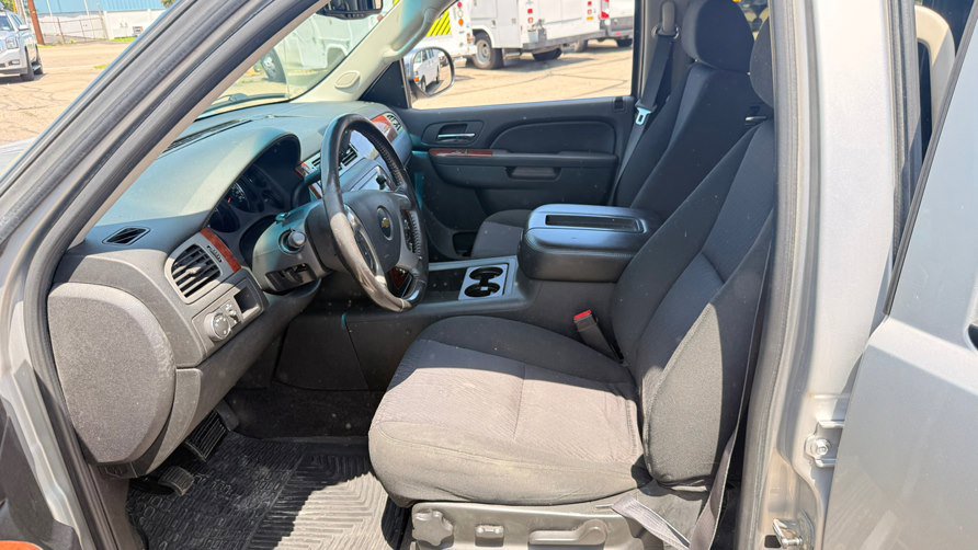 Used 2011 Chevrolet Avalanche LS w/ Regional Value Package RWD image 7