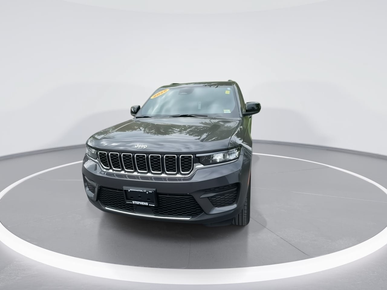 Used 2025 Jeep Grand Cherokee Laredo X AWD/4WD image 5
