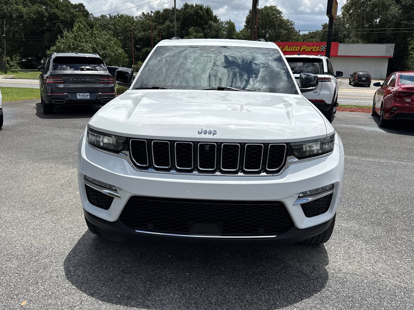 Used 2023 Jeep Grand Cherokee Limited w/ Luxury Tech Group II RWD image 8