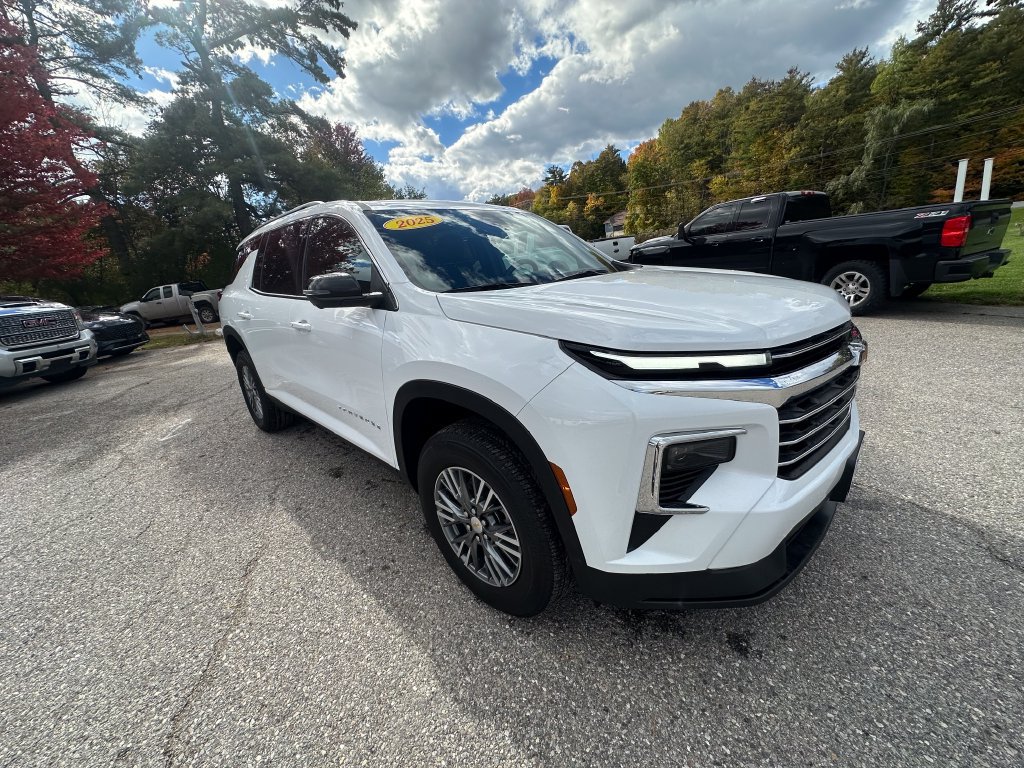 Used 2025 Chevrolet Traverse LT w/ Driver Confidence Package AWD/4WD image 7