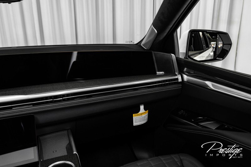 Used 2025 Cadillac Escalade ESV V image 29