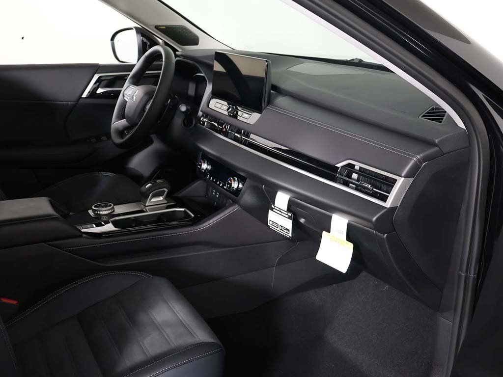 New 2025 Mitsubishi Outlander SE FWD image 28