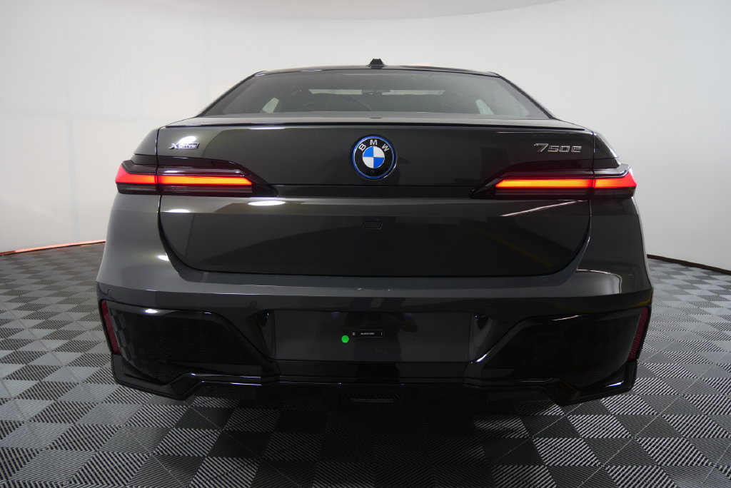 New 2026 BMW 750e xDrive w/ Executive Package AWD/4WD image 5