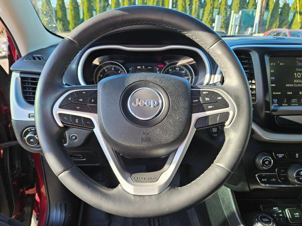 Used 2018 Jeep Cherokee Latitude Plus w/ Comfort/Convenience Group image 22