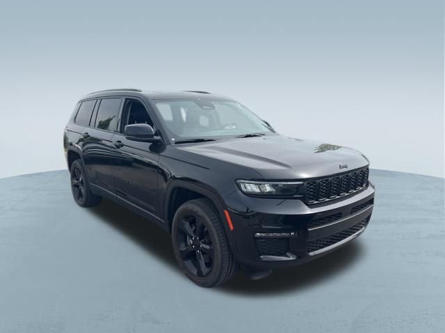 Used 2022 Jeep Grand Cherokee L Limited w/ Black Appearance Package AWD/4WD image 11