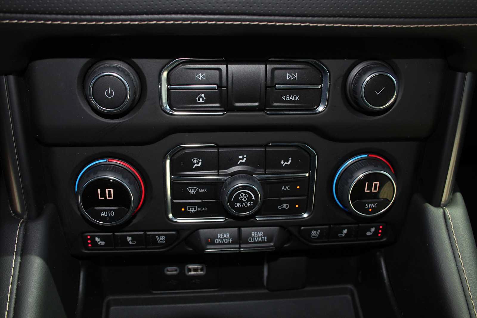 Used 2023 Chevrolet Tahoe Premier AWD/4WD image 47