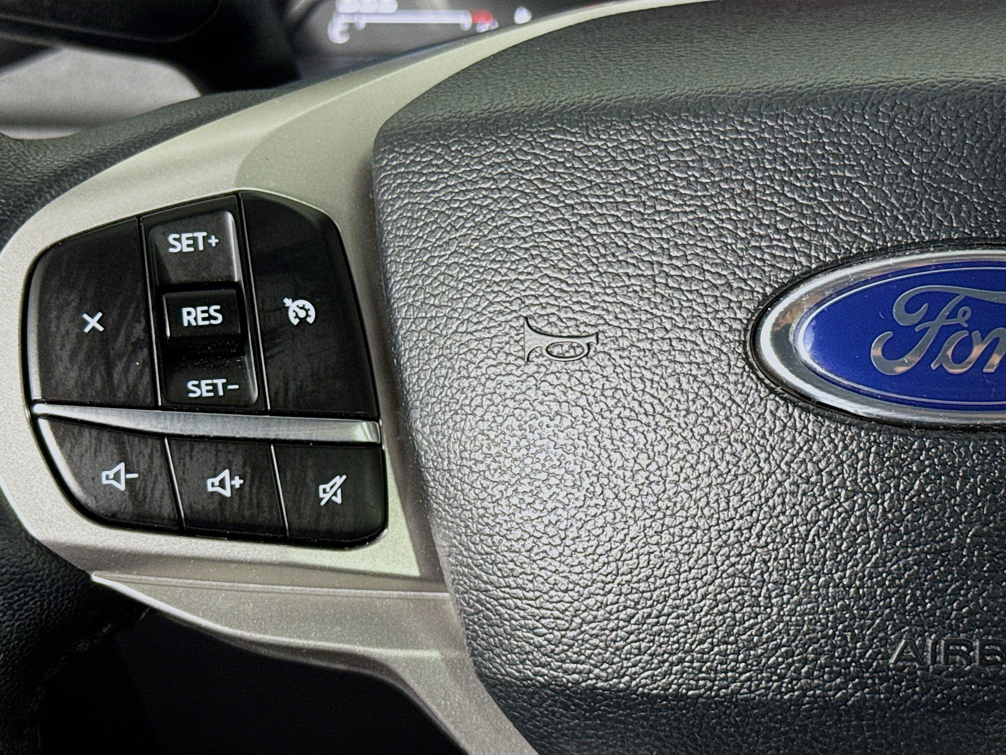 Used 2024 Ford Explorer XLT w/ Equipment Group 202A RWD image 11