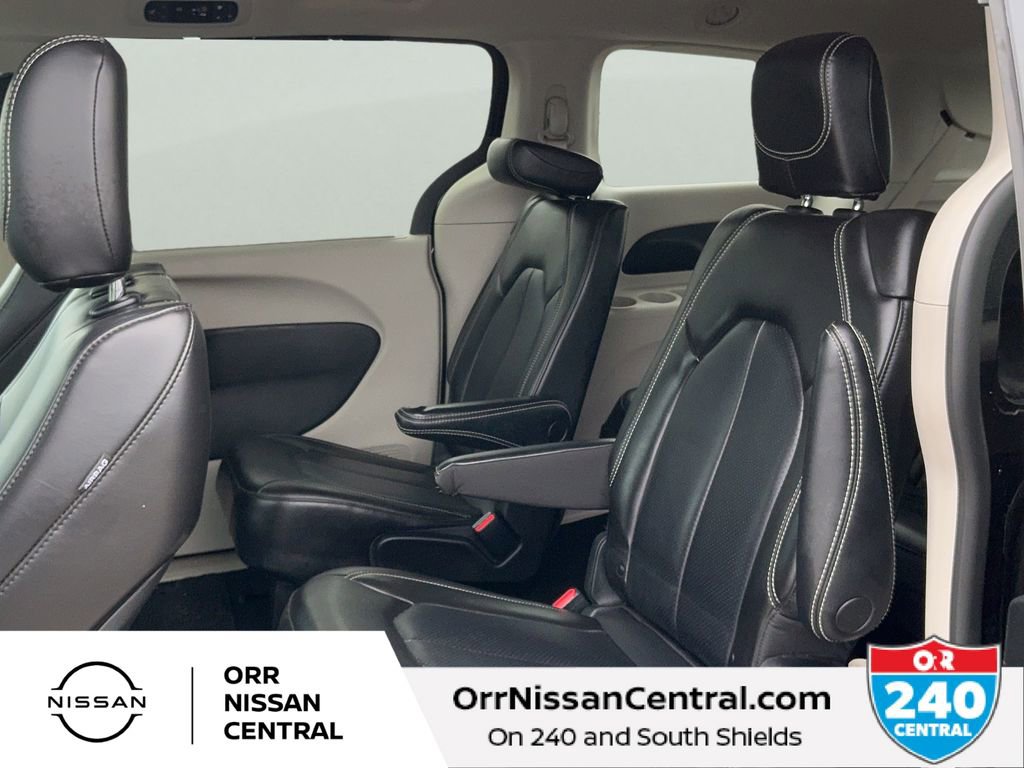 Used 2023 Chrysler Pacifica Touring-L FWD image 14