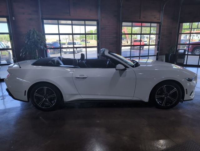 Used 2025 Ford Mustang Premium RWD image 9
