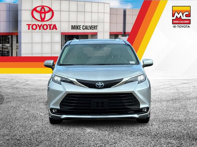Used 2025 Toyota Sienna XLE FWD image 8
