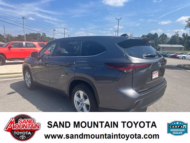 Used 2024 Toyota Highlander LE FWD image 5
