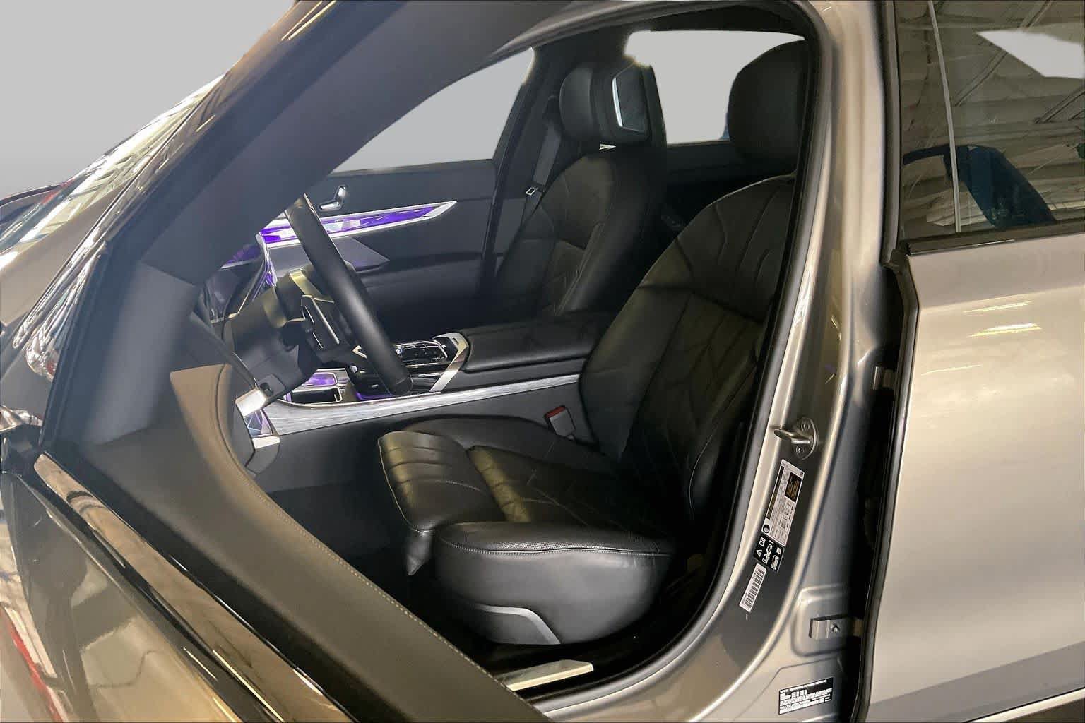 Certified 2024 BMW 760i xDrive AWD/4WD image 7