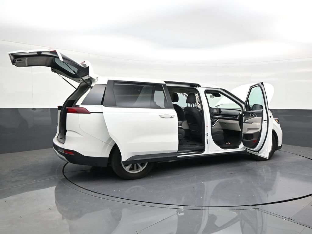 Used 2024 Kia Carnival LX FWD image 28