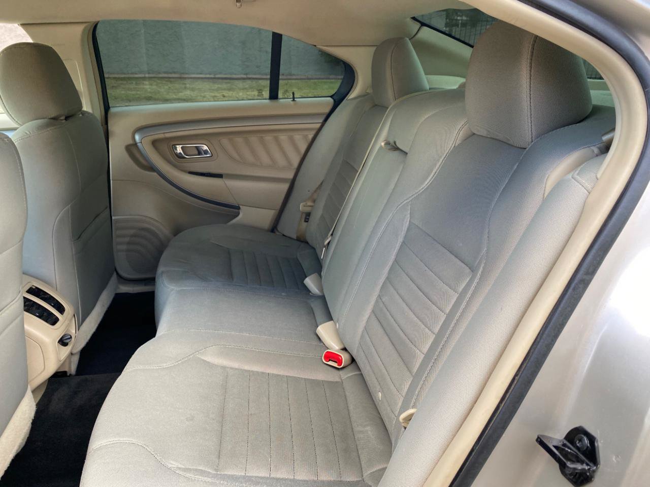 Used 2018 Ford Taurus SE FWD image 40