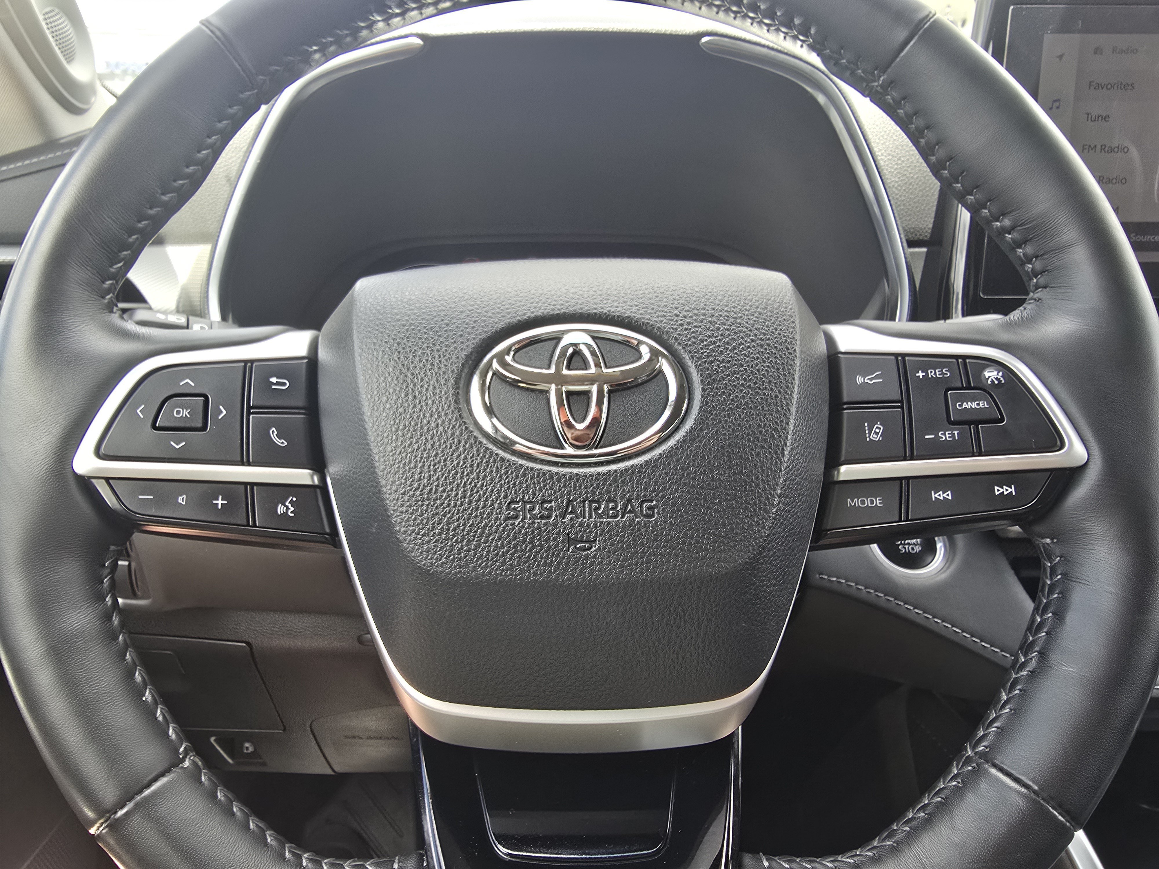 Used 2024 Toyota Highlander Platinum AWD/4WD image 24