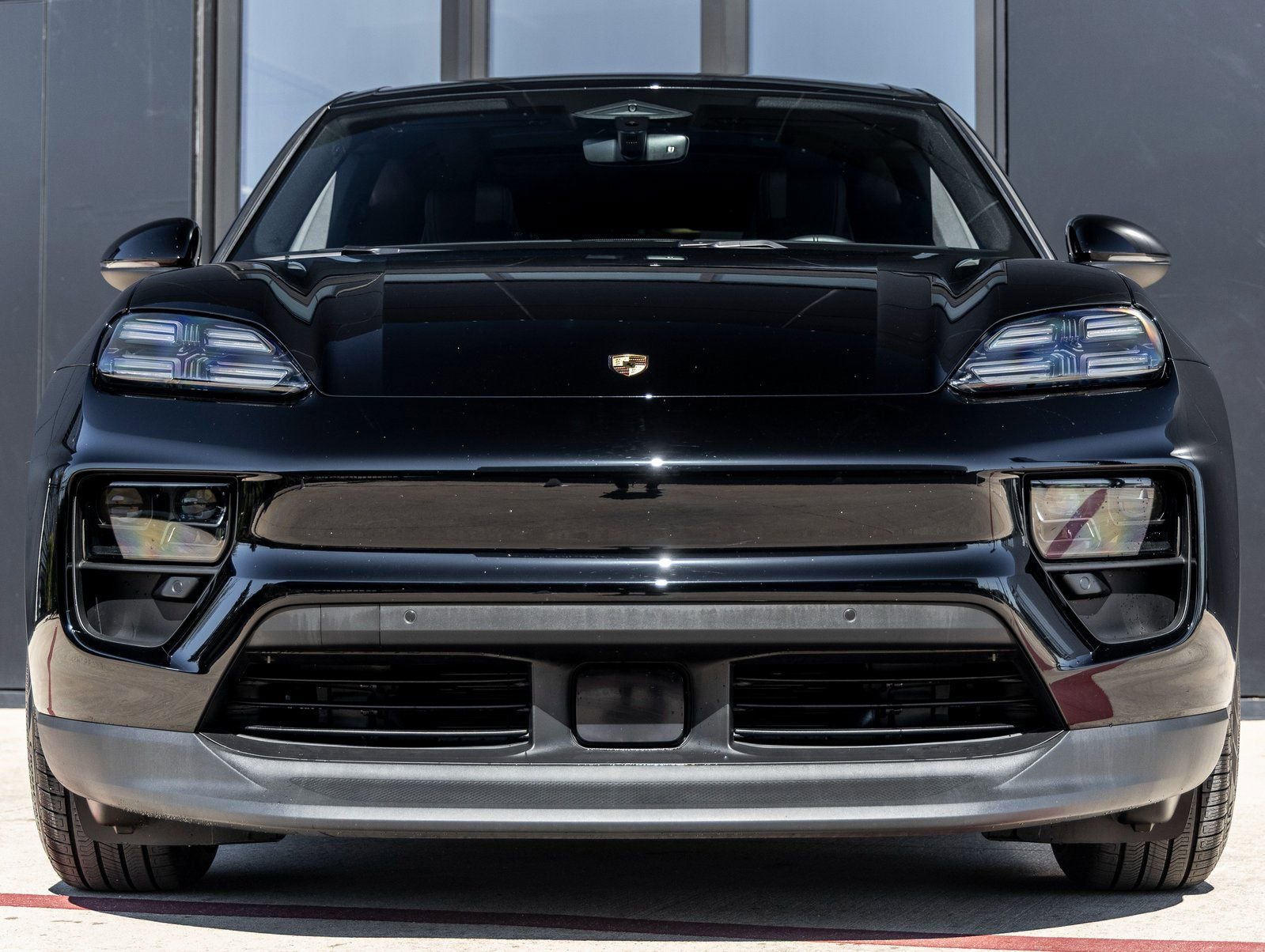 Certified 2025 Porsche Macan Electric image 8