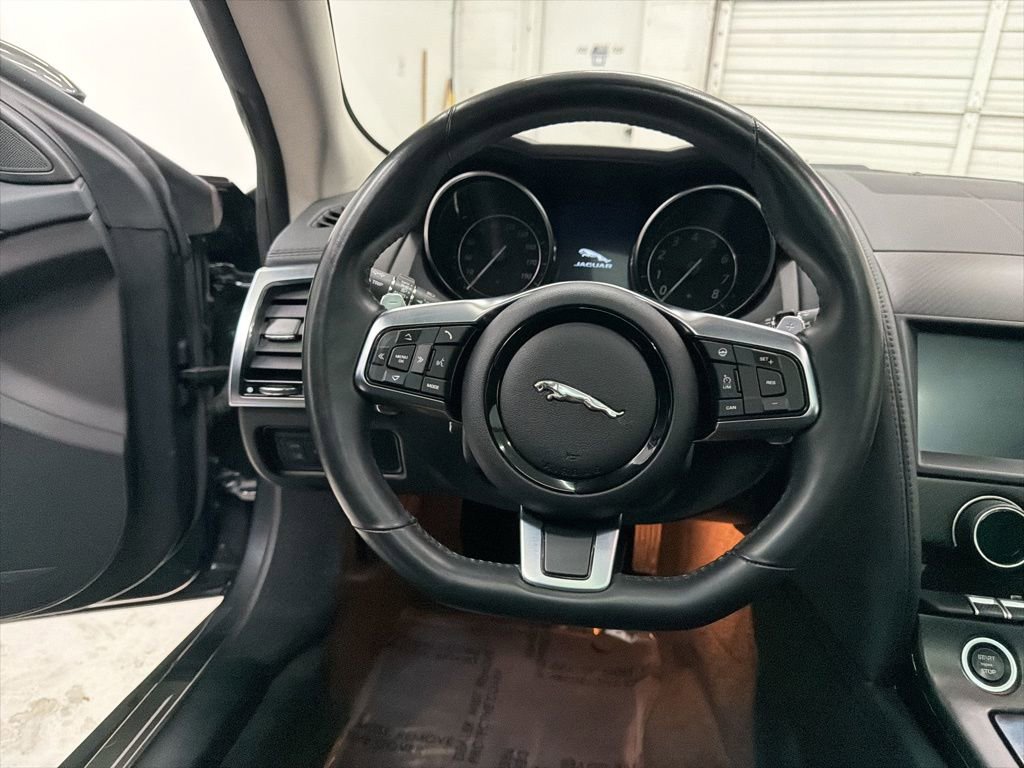 Used 2020 Jaguar F-TYPE R-Dynamic image 15