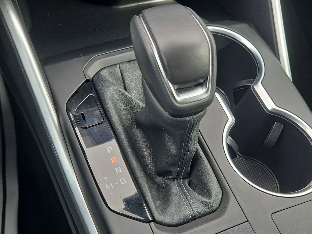 Used 2024 Toyota Highlander LE image 39