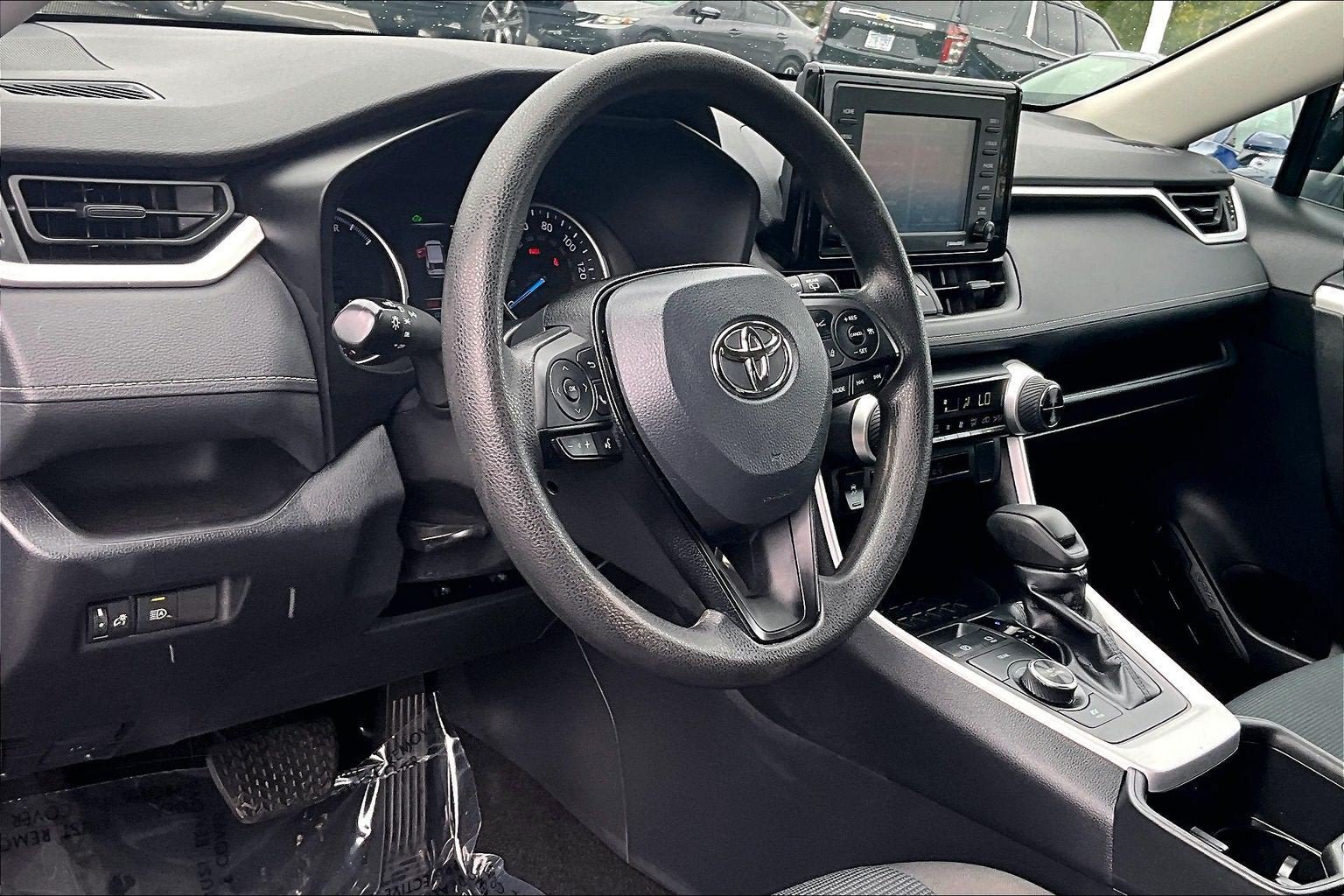 Used 2022 Toyota RAV4 LE AWD/4WD image 13