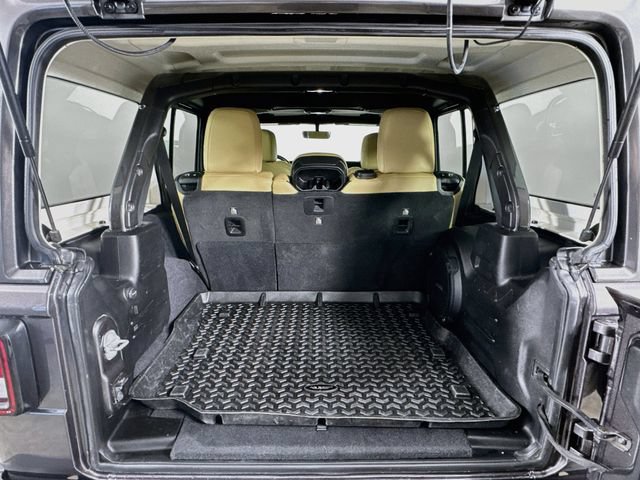 Used 2018 Jeep Wrangler Unlimited Sahara AWD/4WD image 27