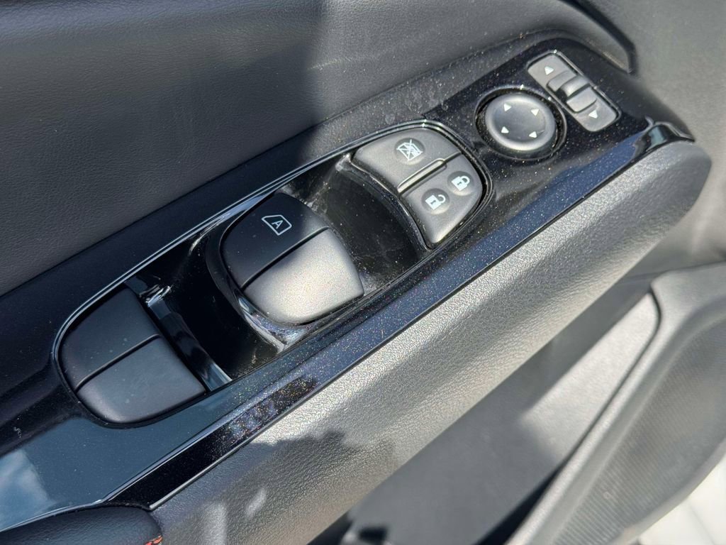 Used 2025 Nissan Altima 2.5 SR FWD image 16