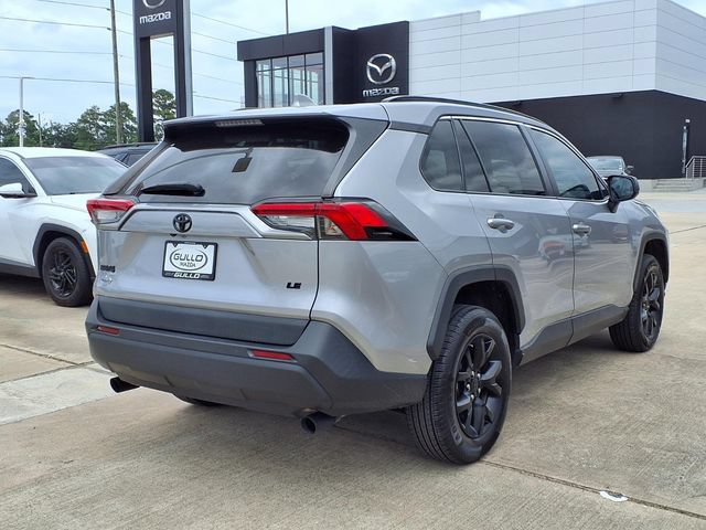 Used 2021 Toyota RAV4 LE FWD image 2